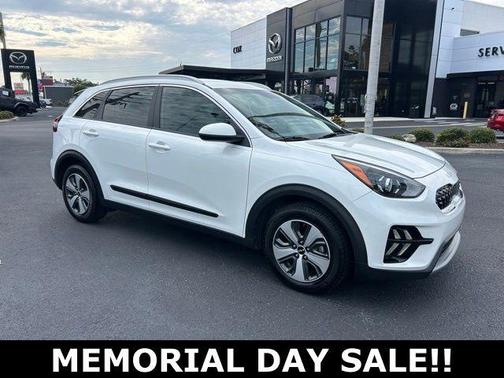 Snow White Pearl 2022 Kia Niro LX