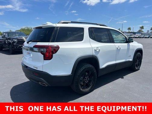 Summit White 2023 GMC Acadia AT4