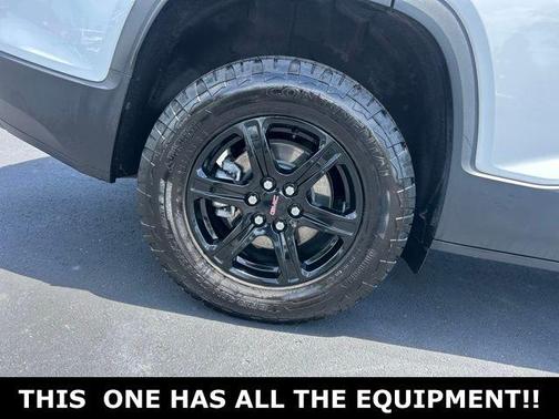 Summit White 2023 GMC Acadia AT4
