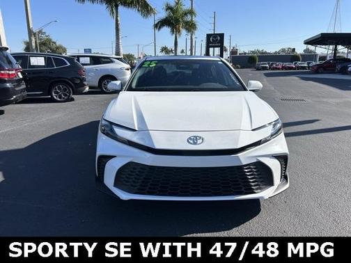 2025 Toyota Camry SE
