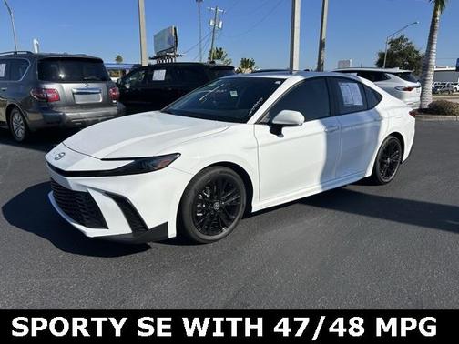 2025 Toyota Camry SE