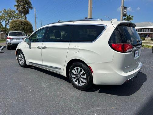 2020 Chrysler Pacifica Touring-L Plus