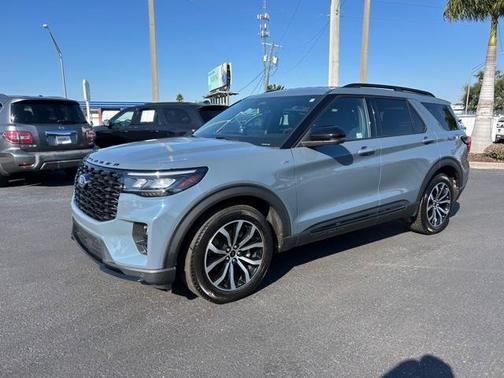 2025 Ford Explorer ST-Line