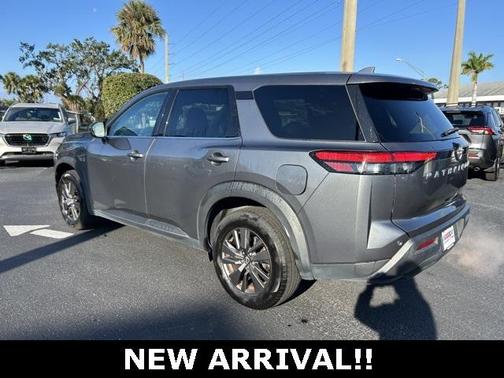2022 Nissan Pathfinder S