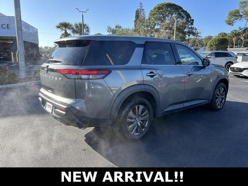 2022 Nissan Pathfinder S