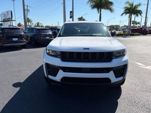 Bright White Clearcoat 2026 Jeep Grand Cherokee Limited
