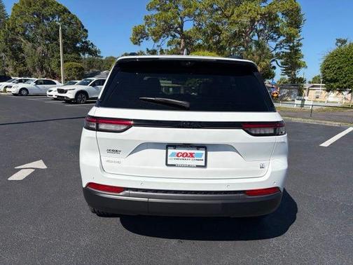 Bright White Clearcoat 2026 Jeep Grand Cherokee Limited