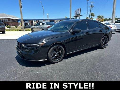 Crystal Black Pearl 2025 Honda Accord SE