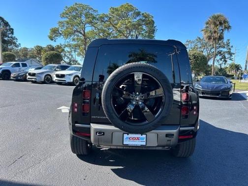 2024 Land Rover Defender P400 X-Dynamic SE