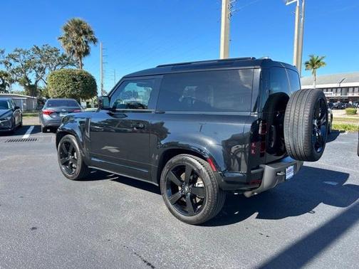 2024 Land Rover Defender P400 X-Dynamic SE