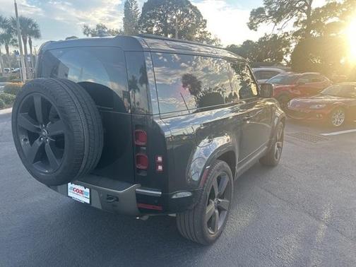 2024 Land Rover Defender P400 X-Dynamic SE