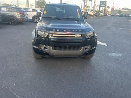 2024 Land Rover Defender P400 X-Dynamic SE