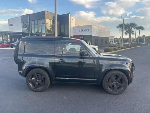 2024 Land Rover Defender P400 X-Dynamic SE