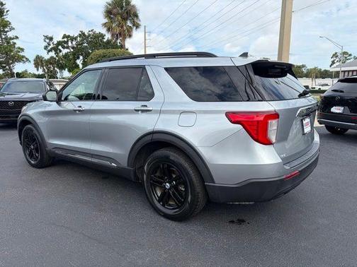 Silver Metallic 2022 Ford Explorer XLT
