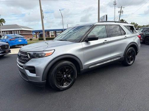 Silver Metallic 2022 Ford Explorer XLT