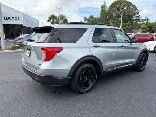 Silver Metallic 2022 Ford Explorer XLT