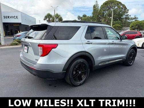 Silver Metallic 2022 Ford Explorer XLT