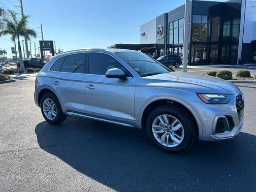 Florett Silver Metallic 2023 Audi Q5 45 S line quattro Premium