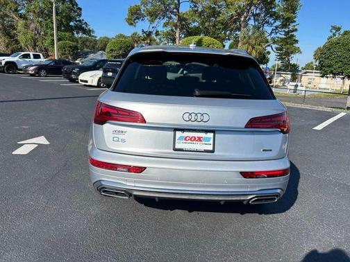 Florett Silver Metallic 2023 Audi Q5 45 S line quattro Premium