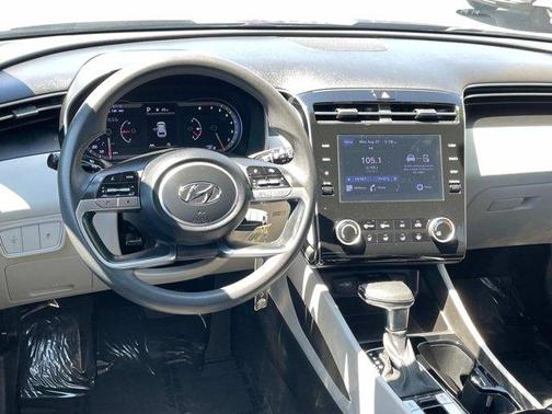2022 Hyundai TUCSON SE