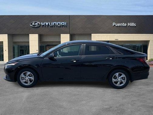 2022 Hyundai ELANTRA SE