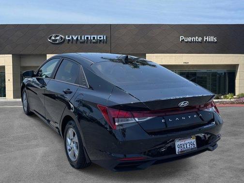 2022 Hyundai ELANTRA SE