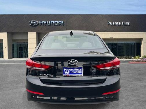 2017 Hyundai ELANTRA SE