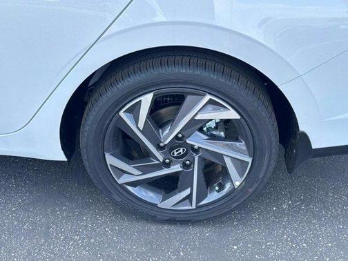 2025 Hyundai ELANTRA HEV SEL Sport