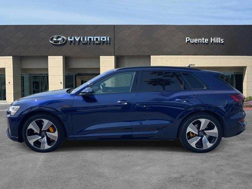 2022 Audi e-tron Premium Plus