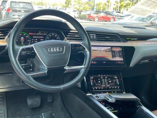2022 Audi e-tron Premium Plus