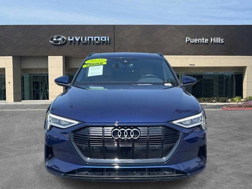 2022 Audi e-tron Premium Plus