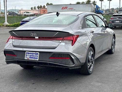 2025 Hyundai ELANTRA HEV SEL Sport