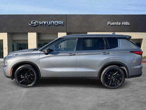 2023 Mitsubishi Outlander SE Black Edition