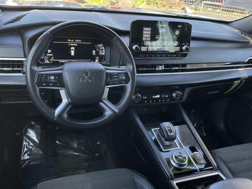 2023 Mitsubishi Outlander SE Black Edition