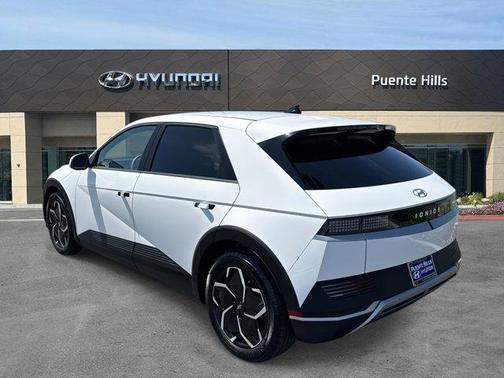 2023 Hyundai IONIQ 5 SE Standard Range