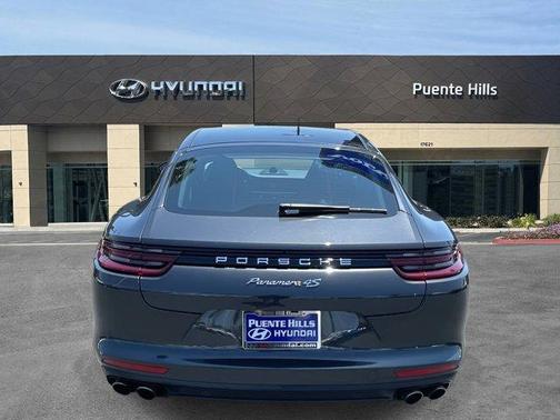 2018 Porsche Panamera 4S