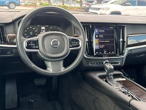 2018 Volvo S90 T5 Momentum