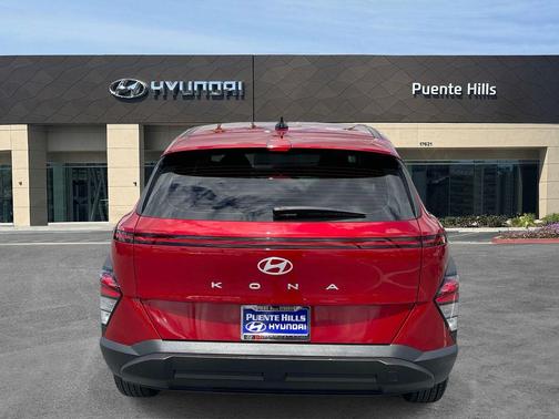 Ultimate Red Metallic 2025 Hyundai KONA SE