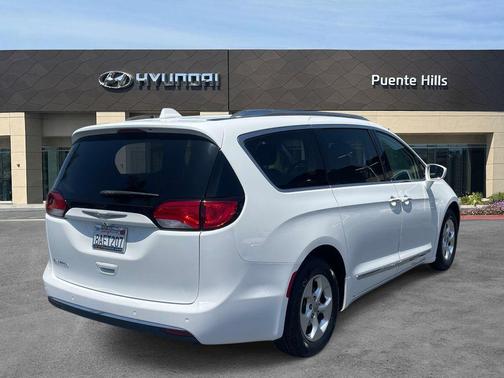 Bright White Clearcoat 2017 Chrysler Pacifica Touring-L