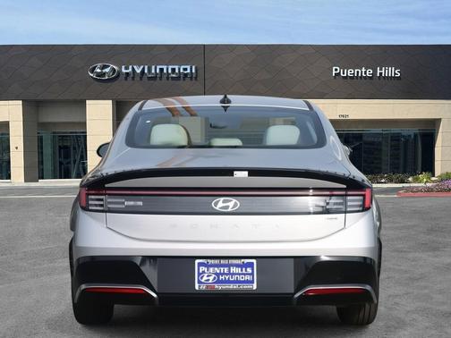 Aero Silver 2026 Hyundai SONATA Hybrid SE