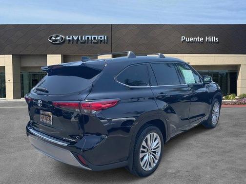 2023 Toyota Highlander Platinum
