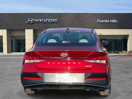 2025 Hyundai ELANTRA Limited