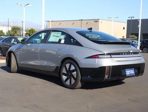 2025 Hyundai IONIQ 6 SE Standard Range
