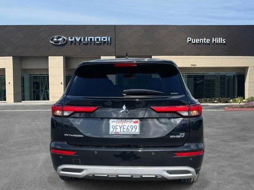 2023 Mitsubishi Outlander PHEV SE