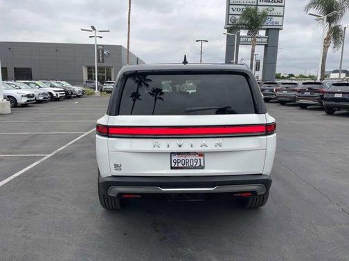 2025 Rivian R1S Adventure