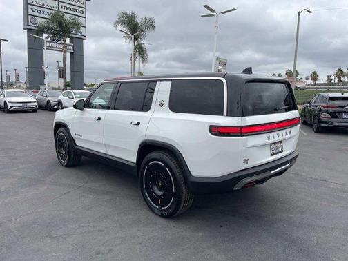 2025 Rivian R1S Adventure