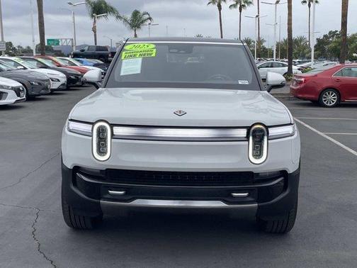 2025 Rivian R1S Adventure