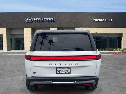 2025 Rivian R1S Adventure