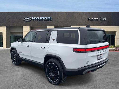 2025 Rivian R1S Adventure