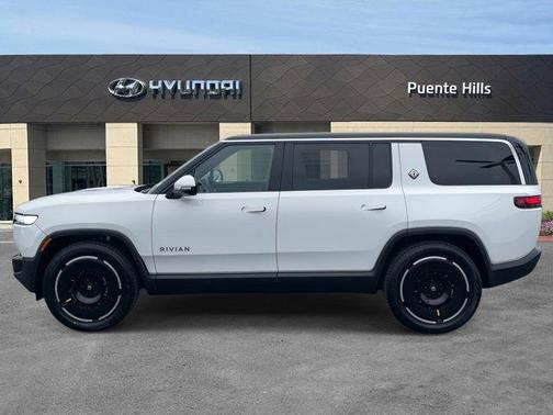 2025 Rivian R1S Adventure